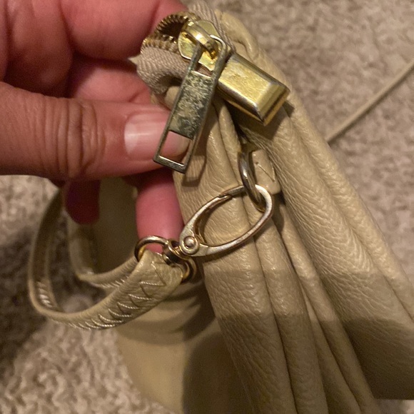 Cross body clutch - Picture 3 of 5